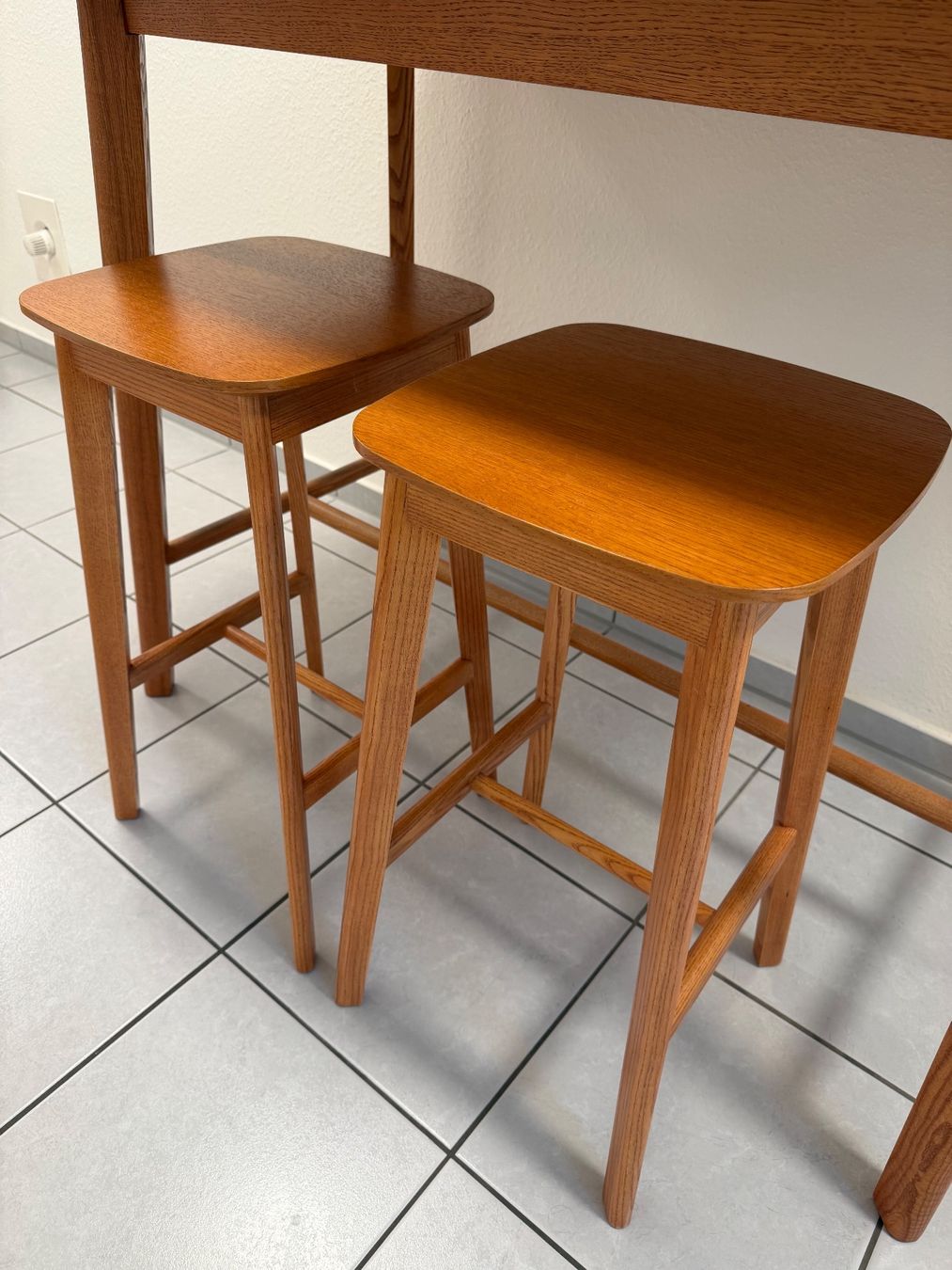 Maisons du monde Tavoli: Portobello by Maison Du Monde - Dining table and stools – Usato da Zug venduto da cpi_lm6f 1
