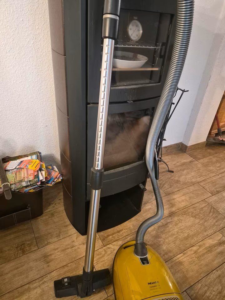 Miele Staubsauger & Zubehör: Miele Complete C3 PowerLine Staubsauger – Gebraucht aus Langrickenbach von jes_y7zw 1