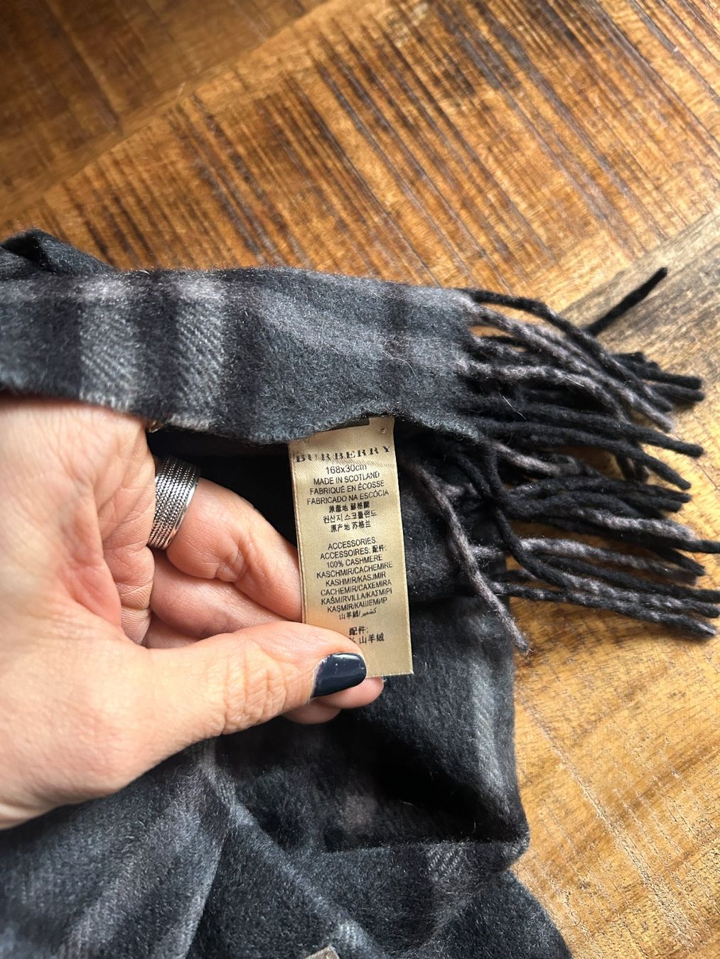 Burberry Foulard & Sciarpe: Burberry 100% Cashmere Schal – Usato da Illnau venduto da Monkky 6