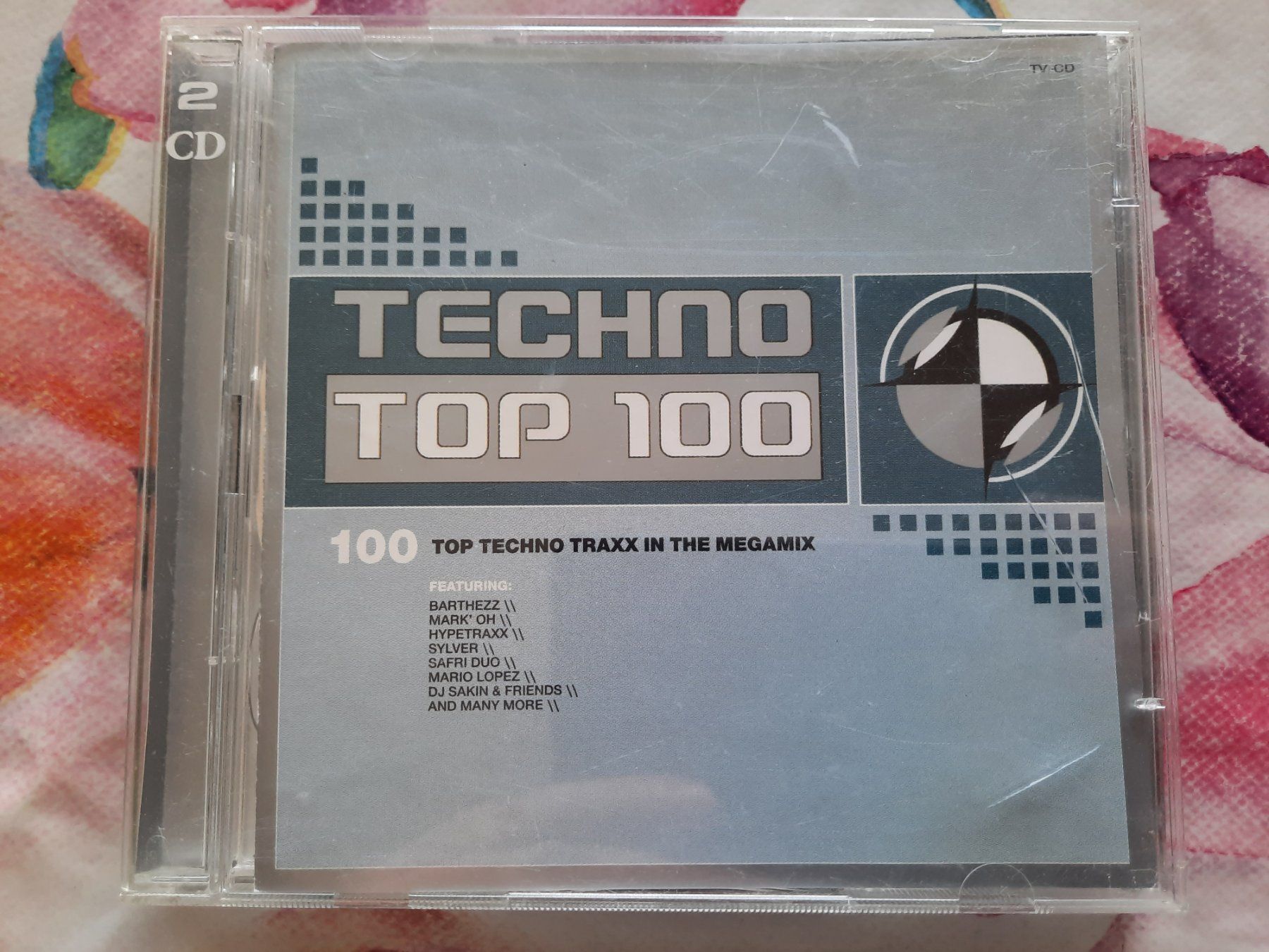 CDs: CD Techno Tops 100 / 100 Top techno tracks ( 2 Cds ) – D'occasion à Pully par bro_n52j