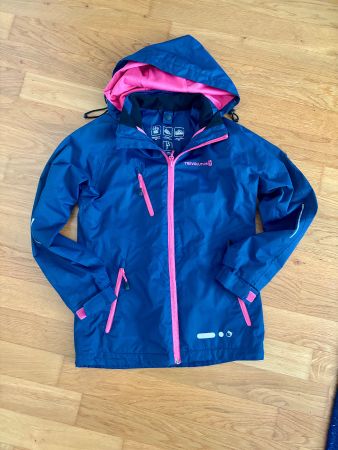 Trevolution Regenjacke Grösse 140 mit kleinem Defekt