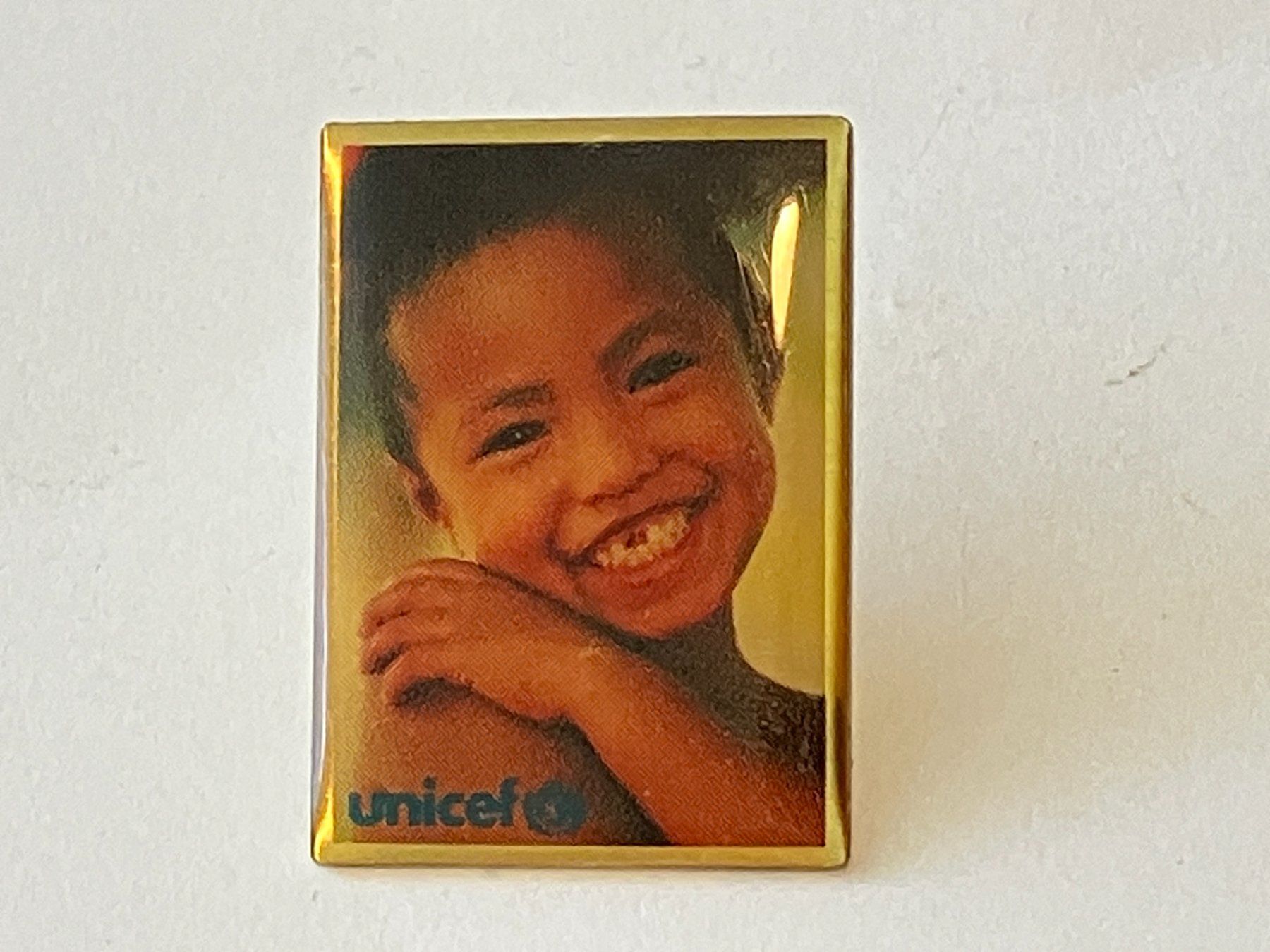 Placchette & Badge: 1 Pin Unicef – Usato da Basel venduto da djwwpp