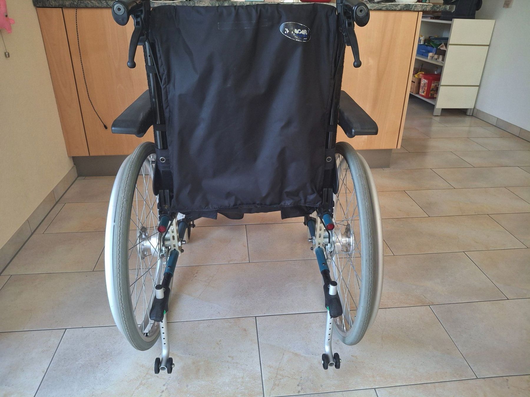 Rollstühle: Rollstuhl Invacare Action3 Echo mit Trommelbremsen – Gebraucht aus Wittnau von Onyx73 1