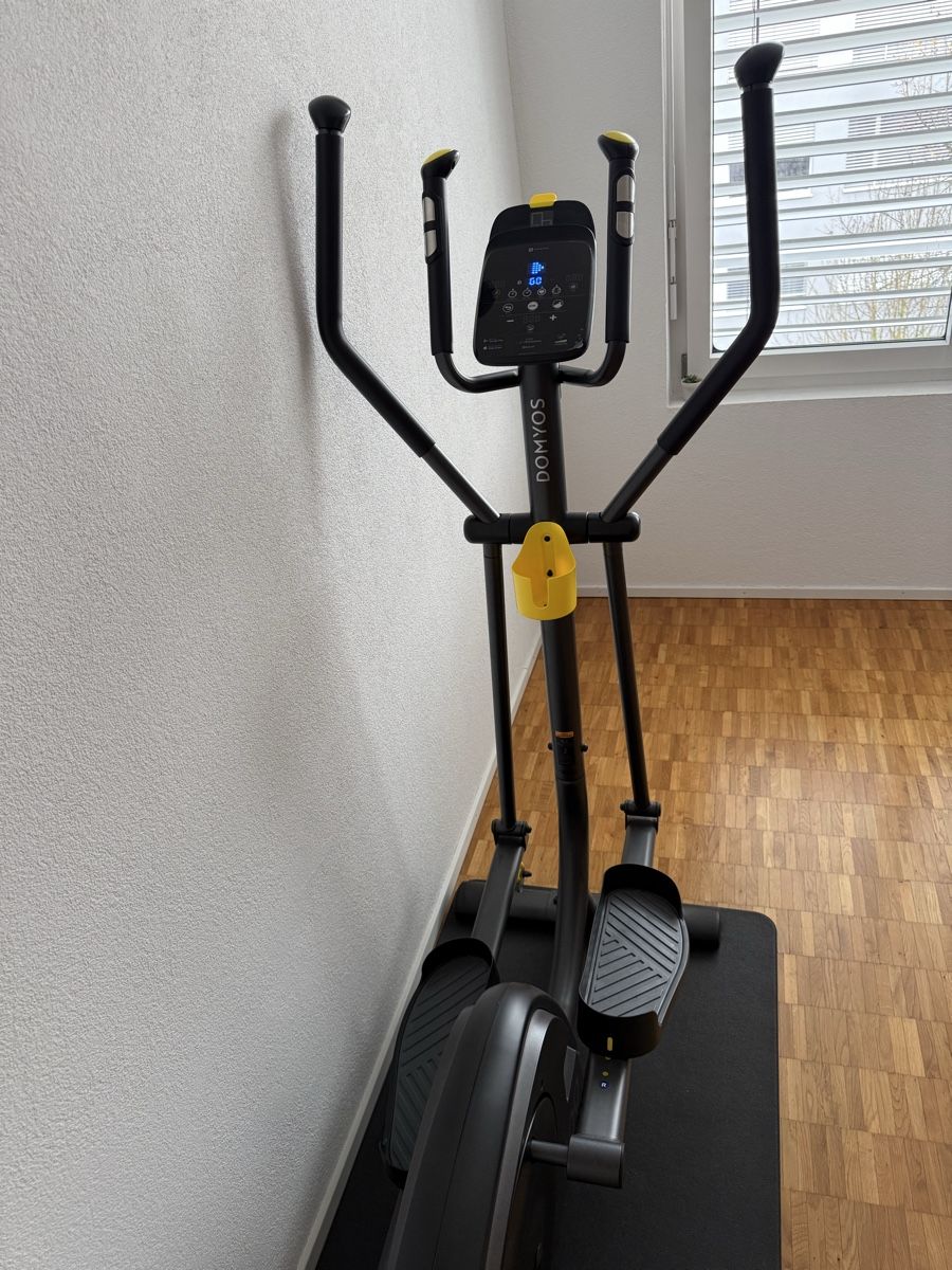 Hometrainer: DOMYOS Vernetzter Crosstrainer 500 – Gebraucht aus Zürich von Joao-Neves