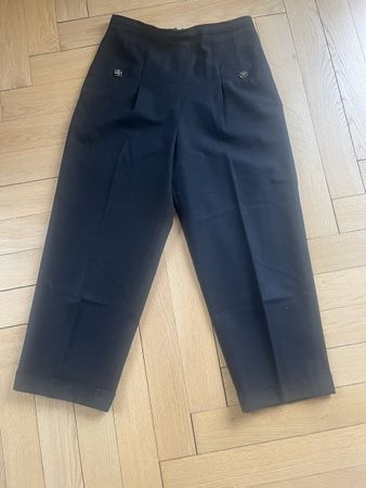 SANDRO - tres beau et original pantalon court noir