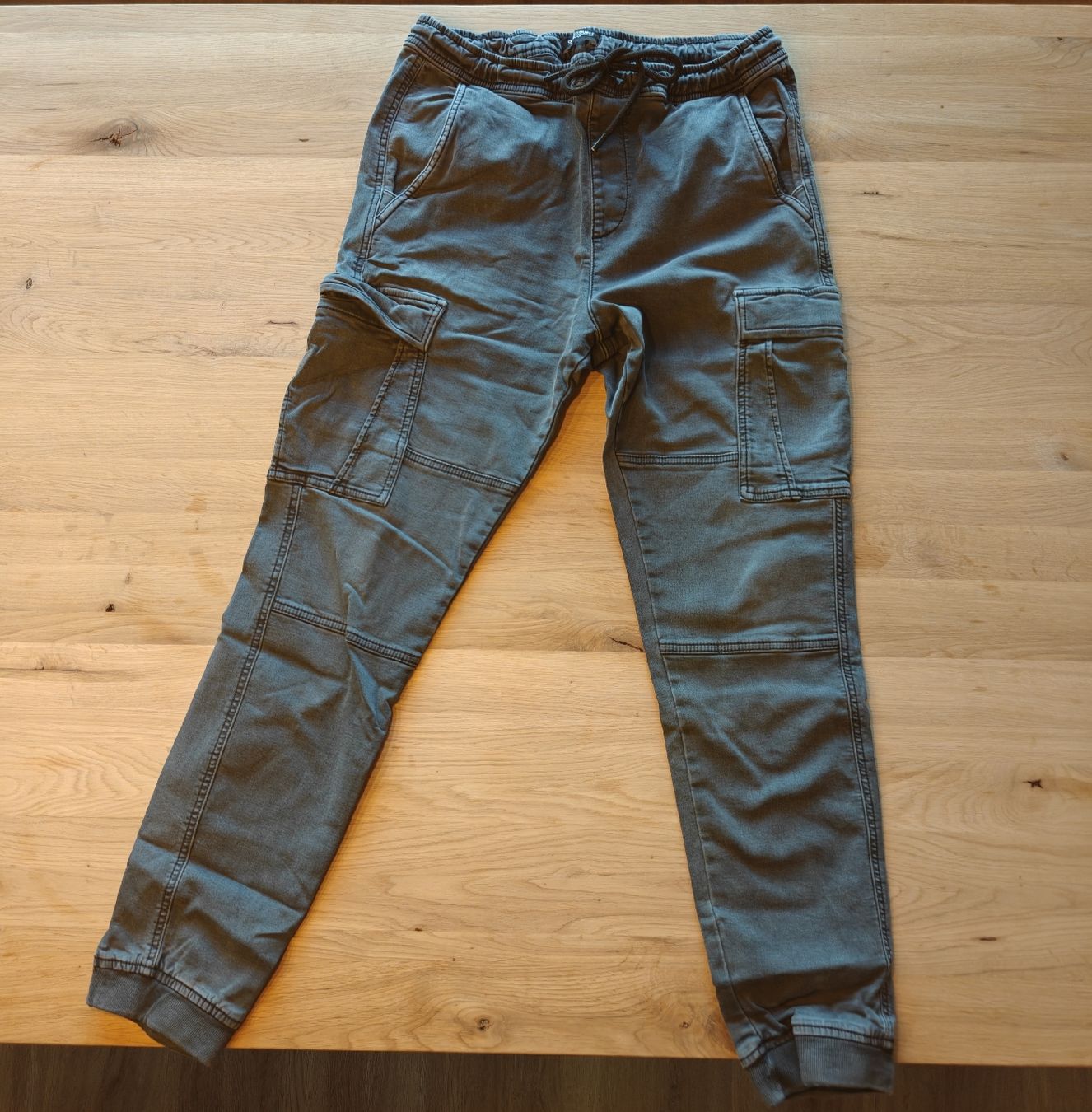 Pantaloni: Zwei Cargo Hosen – Usato da Forst venduto da Ramonnoel 2