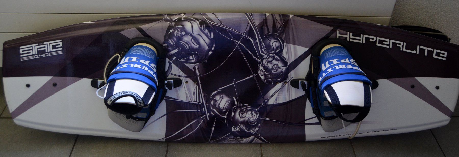 Hyperlite Surfboards & Schwimmbrette: Wakeboard Hyperlite State 140 cm + Hyperlite Spin – Gebraucht aus Collonges von arashee 3