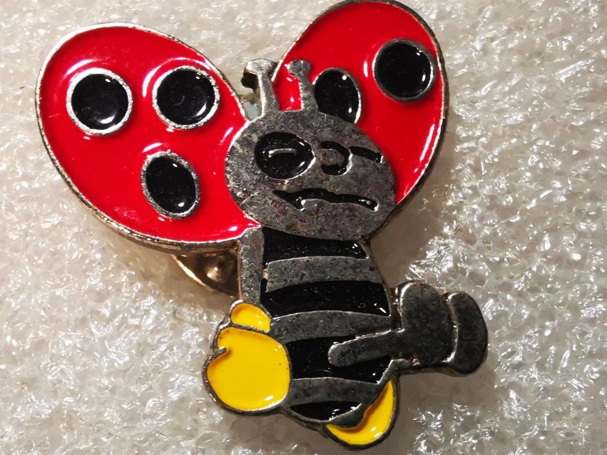 Placchette & Badge: Ansteckpin 7: Sonntagsblick – Usato da Oppligen venduto da Pin-Fall-Shop