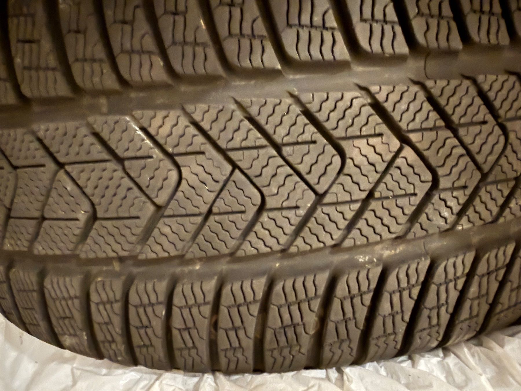 Pneumatici & Ruote complete: Pneu Pirelli Winter – Usato da Neerach venduto da Masiniho