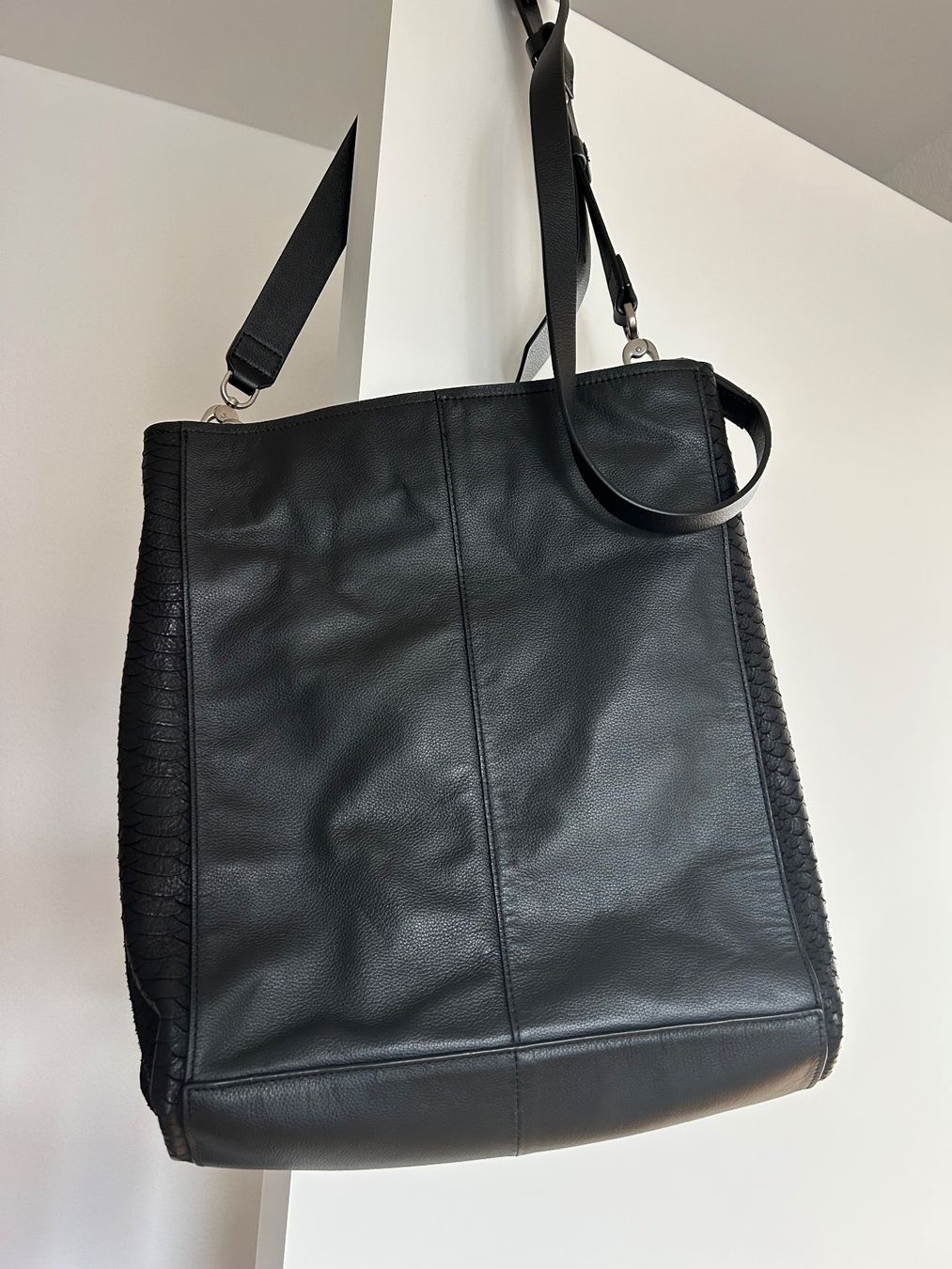 Liebeskind Taschen für Damen: Liebeskind Tasche schwarz – Gebraucht aus Jonen von mar_ls2r 1