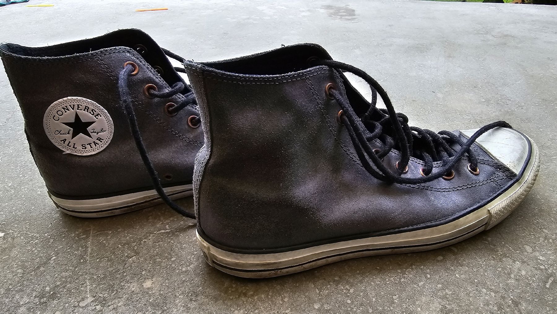 Converse Herrenschuhe: Converse Chucks Gr. 42.5 Dunkelgrau Leder Herbstlook – Gebraucht aus Boppelsen von Tomsagiplatz 2