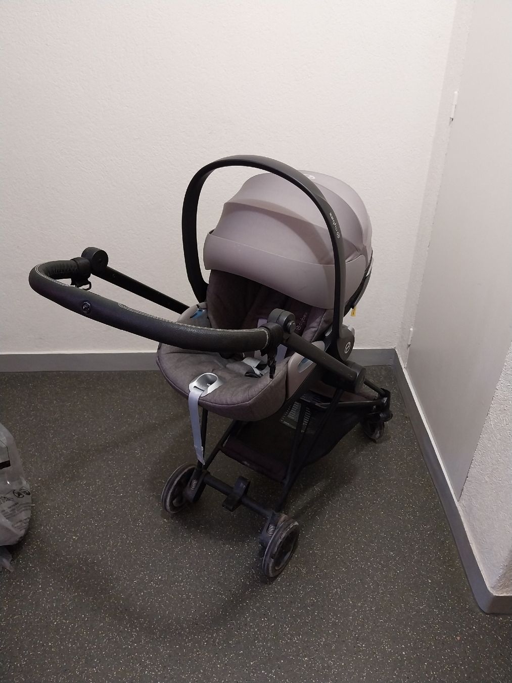 Cybex Carrozzine: Kinderwagen Cybex Kombi-Set 3 in 1 – Usato da Adliswil venduto da deb_9s5z 4