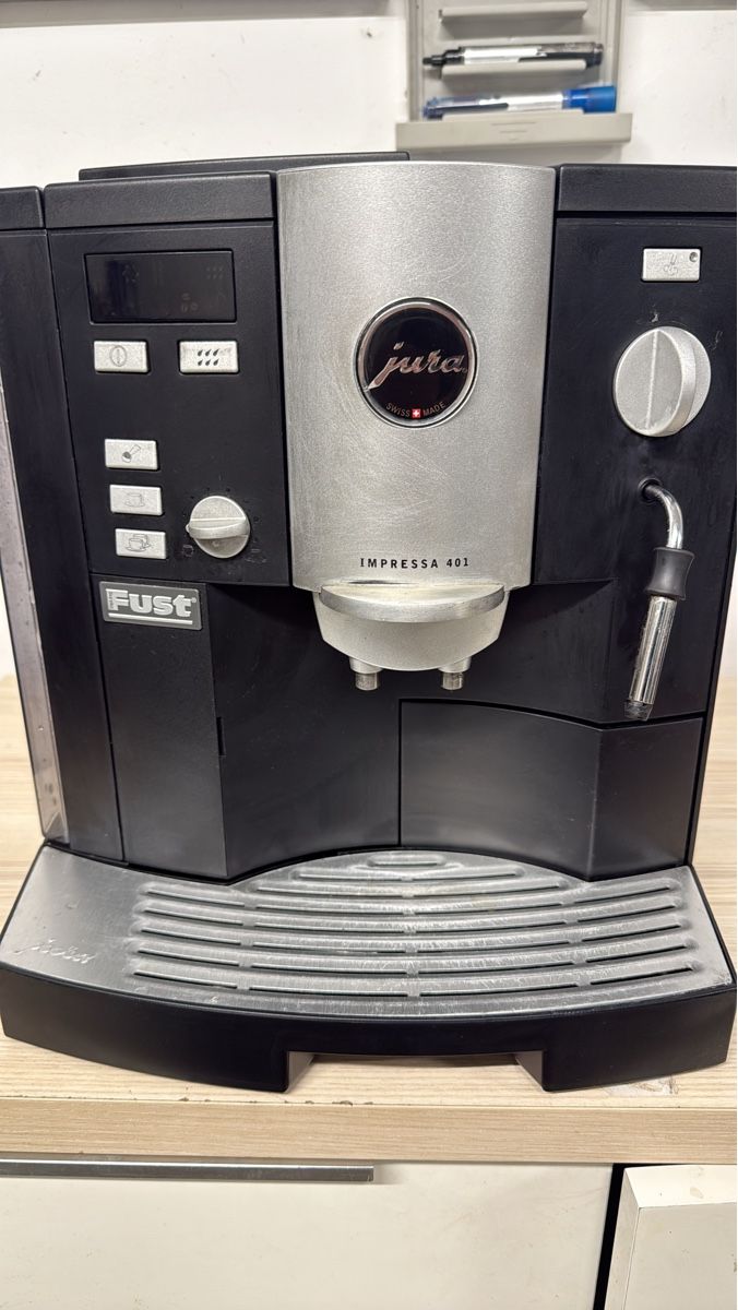 Jura Kaffeemaschinen & Espressomaschinen: Kaffemaschine Jura Impressa 401 – Gebraucht aus Soyhières von Jura22