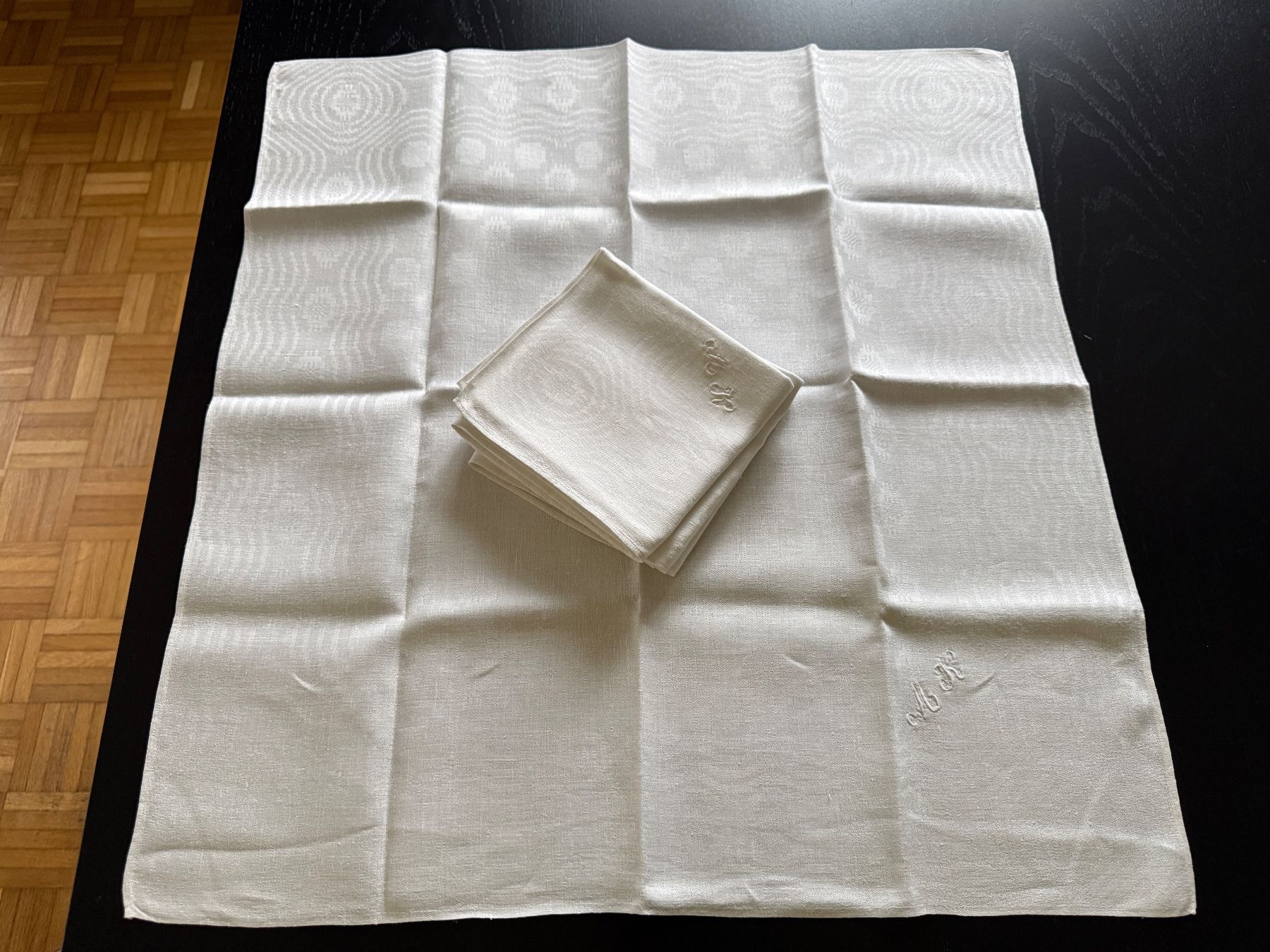 Tovaglioli: Vintage Stoffservietten Set mit Monogramm "KV" – Usato da Erstfeld venduto da Uhu1980 1