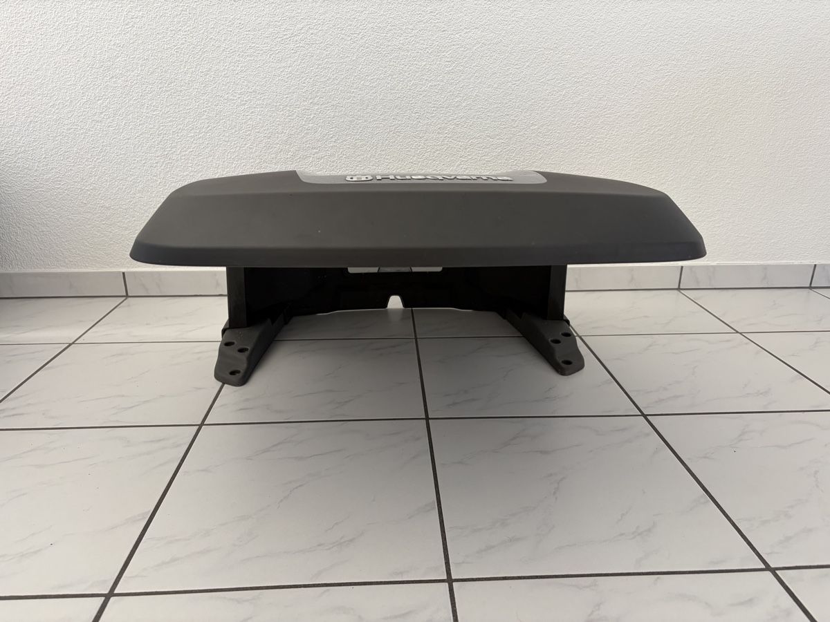 Husqvarna Tagliaerba: Husqvarna Abdeckhaube - Top Zustand – Usato da Arnegg venduto da Locher8 3