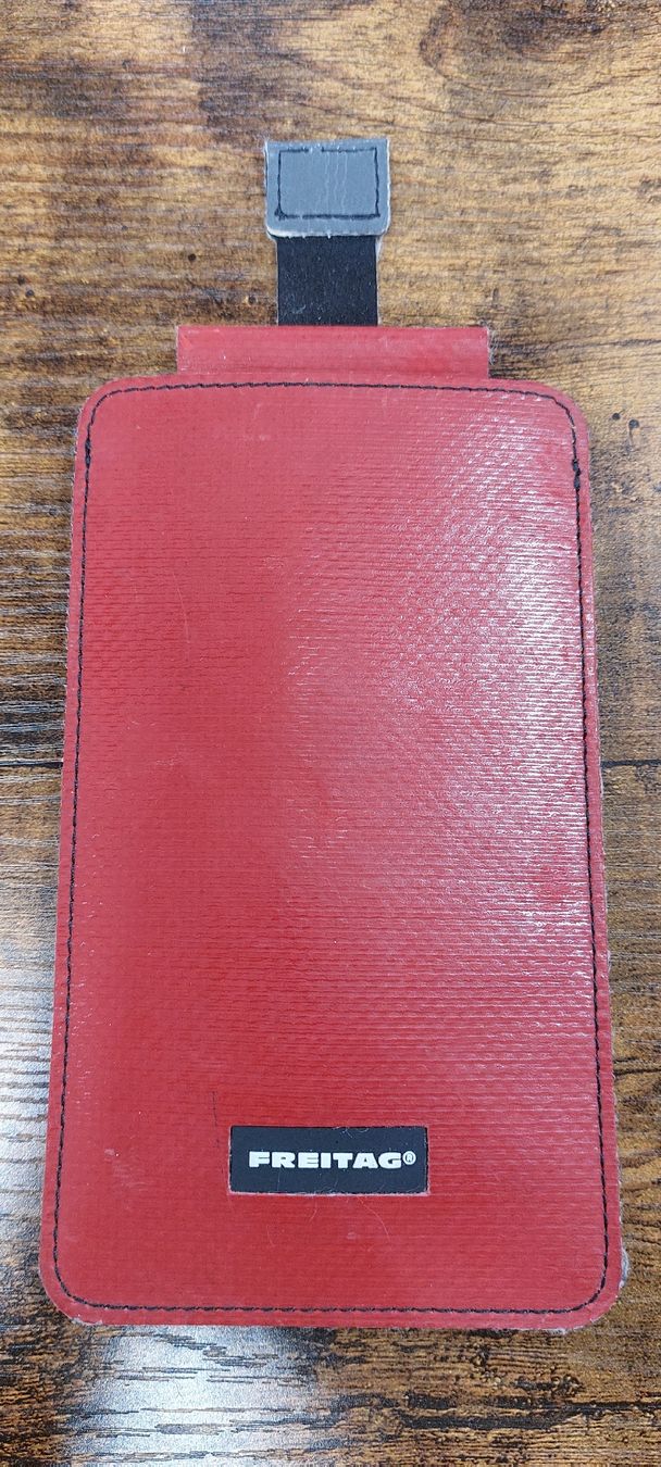 Freitag Cover & Protezioni schermo: Freitag Handy Hülle rot – Usato da Solothurn venduto da maxi69