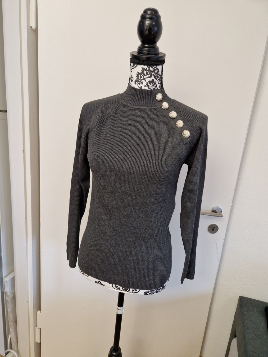 Maglioni & Felpe: 3 x Elegante Damenpullover, gerippt, mit Knöpfen Gr.M – Nuovo (secondo la descrizione) da Glattbrugg venduto da mas_75t2 2