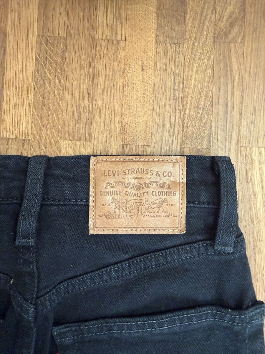 Levi's Jeans: Ribcage Straight Ankle Jeans 23/27 – Usato da Lenzburg venduto da Livia.Ar 2