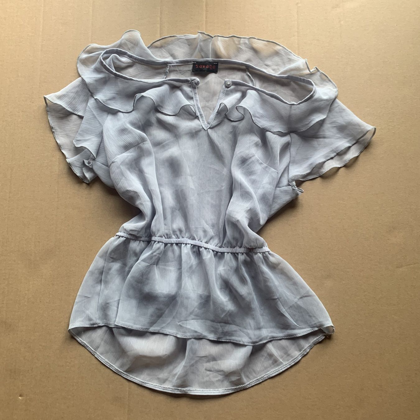Tops: Graue, romantische, transparente Bluse mit Rüschen, Größe S/ – Gebraucht aus Chalais von Decoarts.art 1