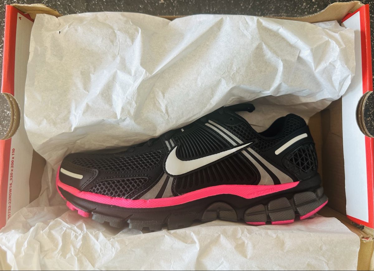 Scarpe da uomo: Nike Zoom Vomero 5 Black Pink – Nuovo e nell'imballaggio originale da Biel/Bienne venduto da Akwawini 2