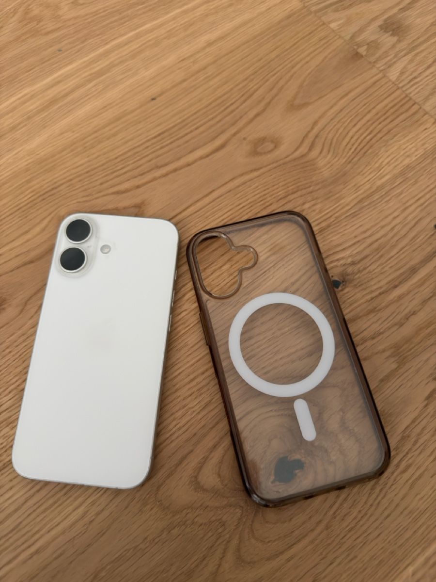 Apple Portables: Iphone 16, 128 Gb in weiss – Neuf (Voir description) à Frutigen par Bern_Pat123 1
