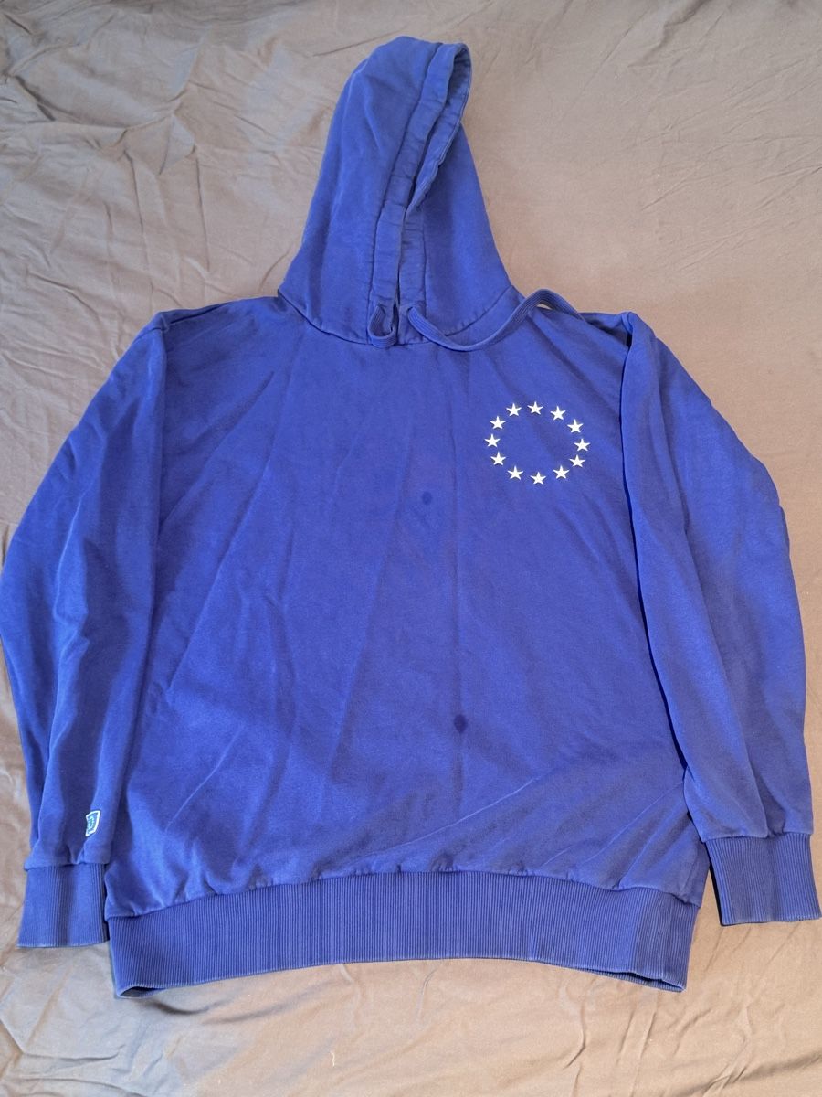 Maglioni & Felpe: Blauer Etudes pullover mit Sternenmuster, Gr. L – Usato da Kilchberg ZH venduto da luspi