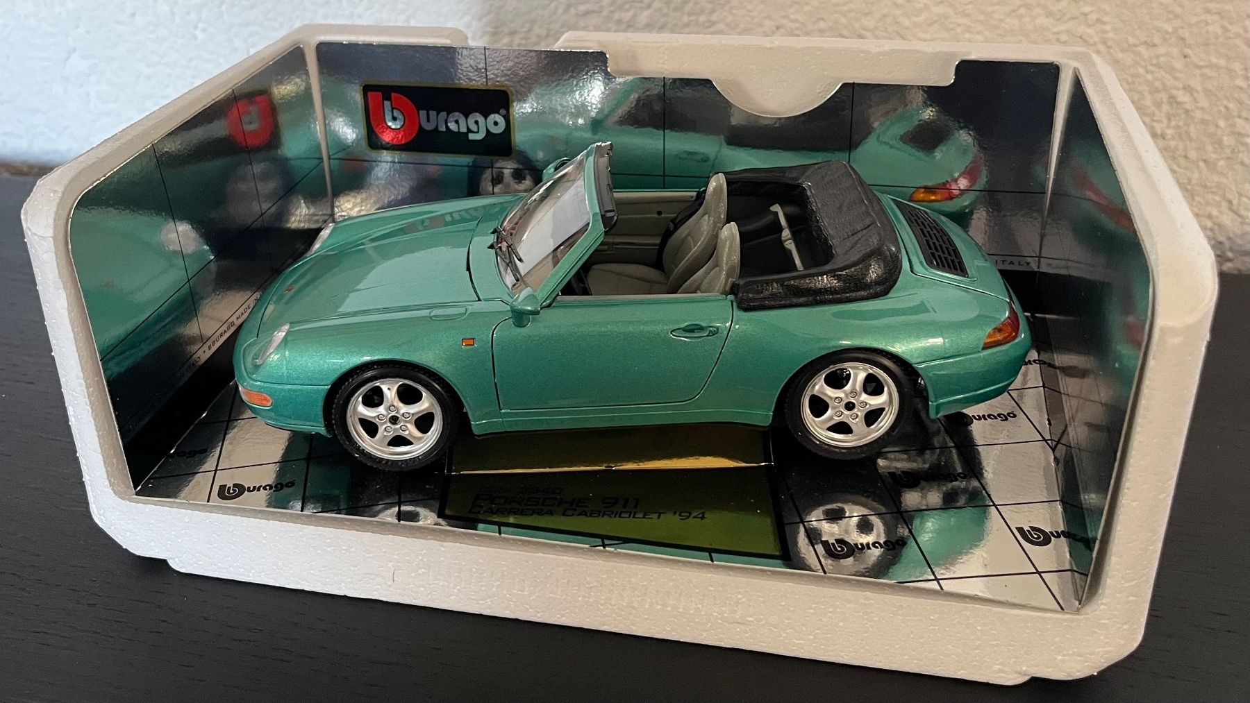 Porsche Modellautos: Porsche 911 Carrera Cabriolet '94 1:18 – Gebraucht aus St-Cergue von ncu_t267 4