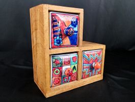 Holzmöbel mit drei Porzellanschubladen