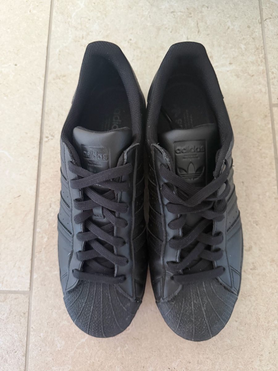 Adidas Herrenschuhe: Adidas superstar all black – Gebraucht aus Zürich von Reisekoffer