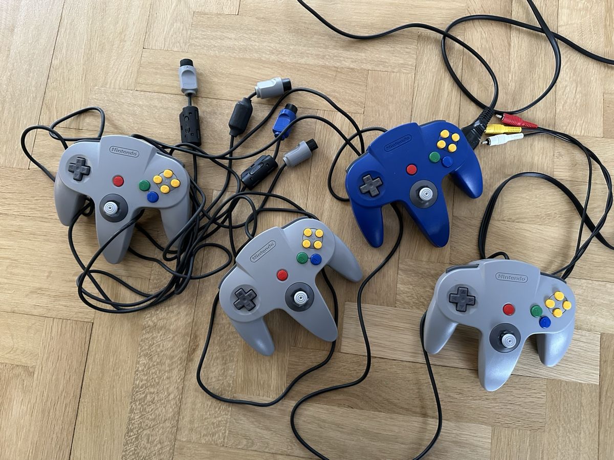 Nintendo Console: Nintendo 64 Konsole mit 12 Spielen & 4 Controller! – Usato da Bättwil venduto da Samuel_Wyss 2