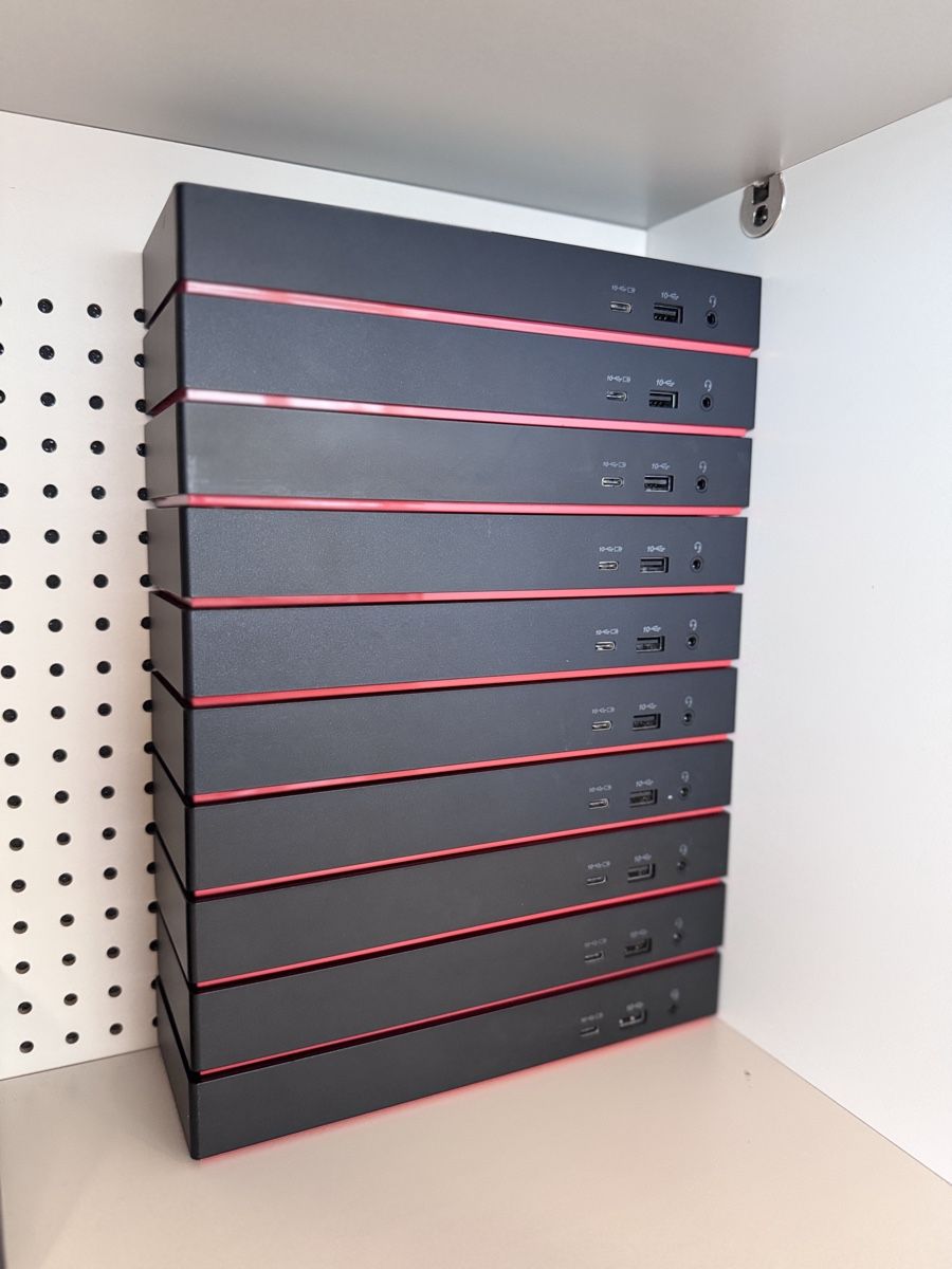 Lenovo Docking station: Lenovo Thinkpad Thunderbolt 4 (Preis pro Stück) – Nuovo (secondo la descrizione) da Rothenburg venduto da Edi13