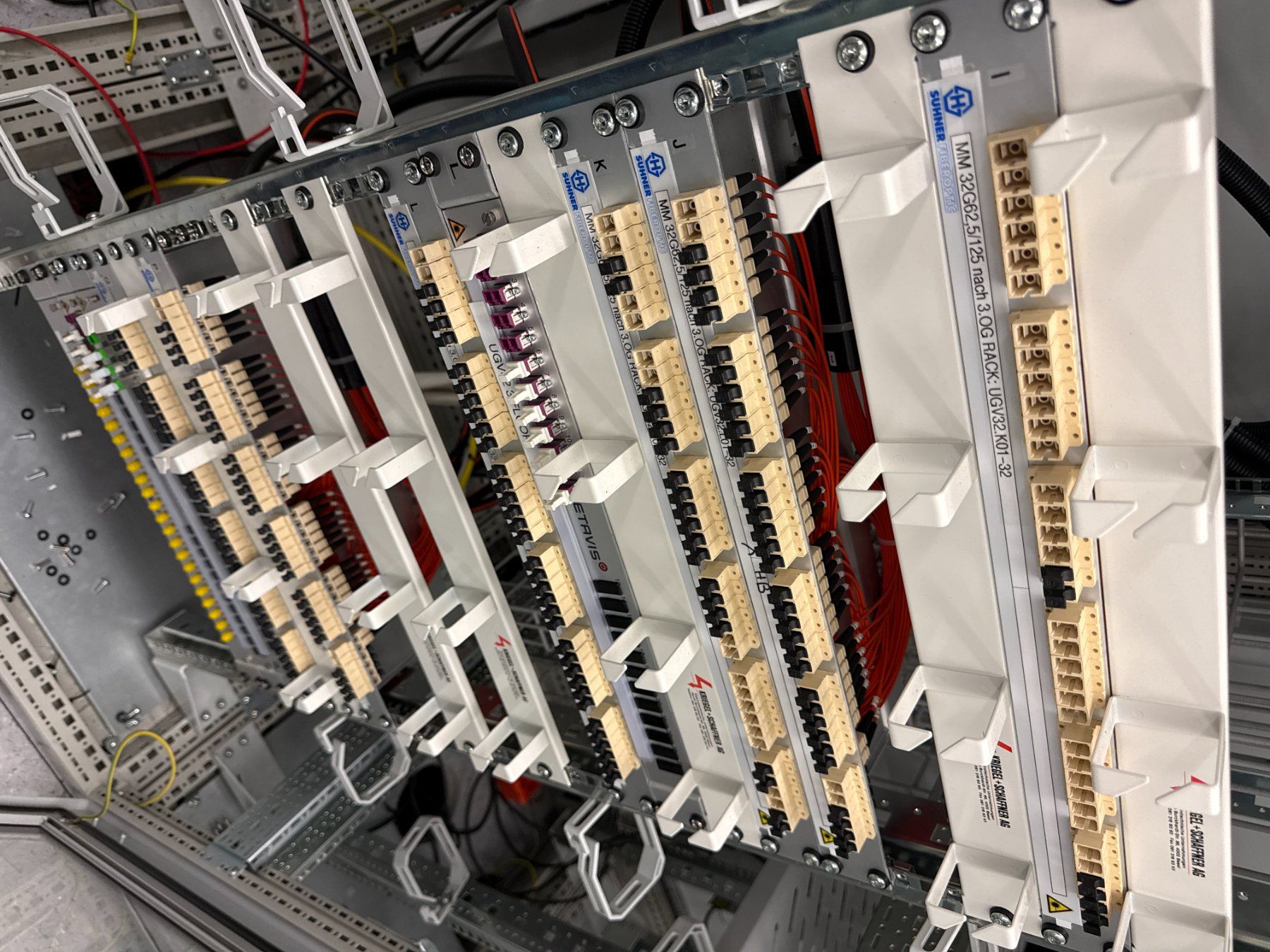 Rittal Racks & Ständer: Rittal Serverrack / Netzwerkschrank TS8 800x800x2000mm, Top – Gebraucht aus Basel von protekto 4