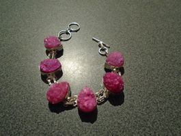 Armband silberfarbig, Steine rosa, aufgeraut