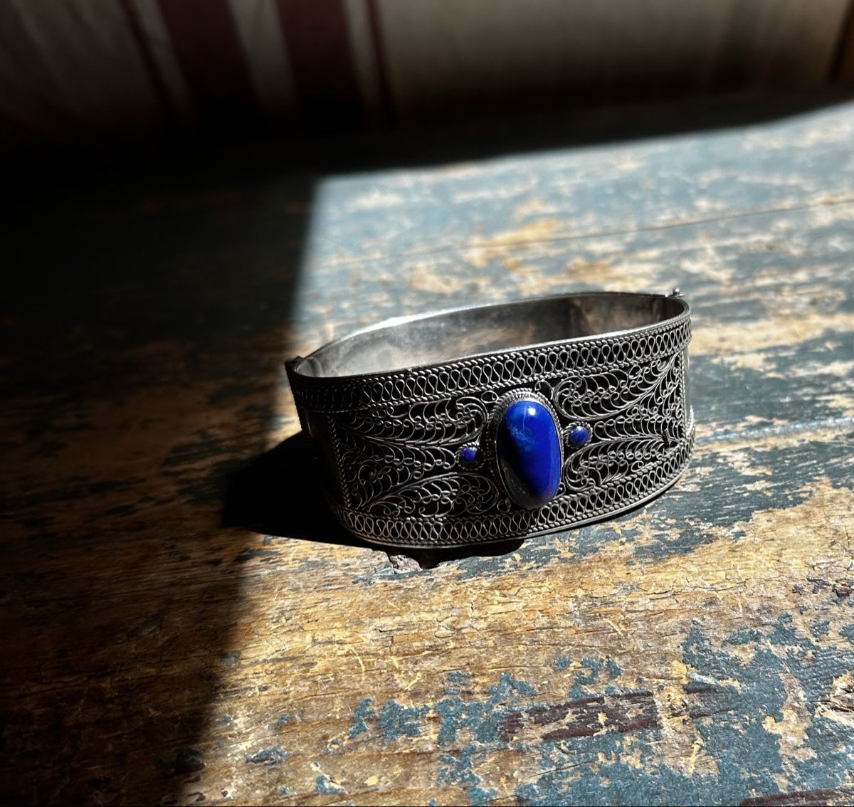 Bracciali & Braccialetti: Armreif aus Silber mit Lapislazuli – Usato da Donat venduto da troja007