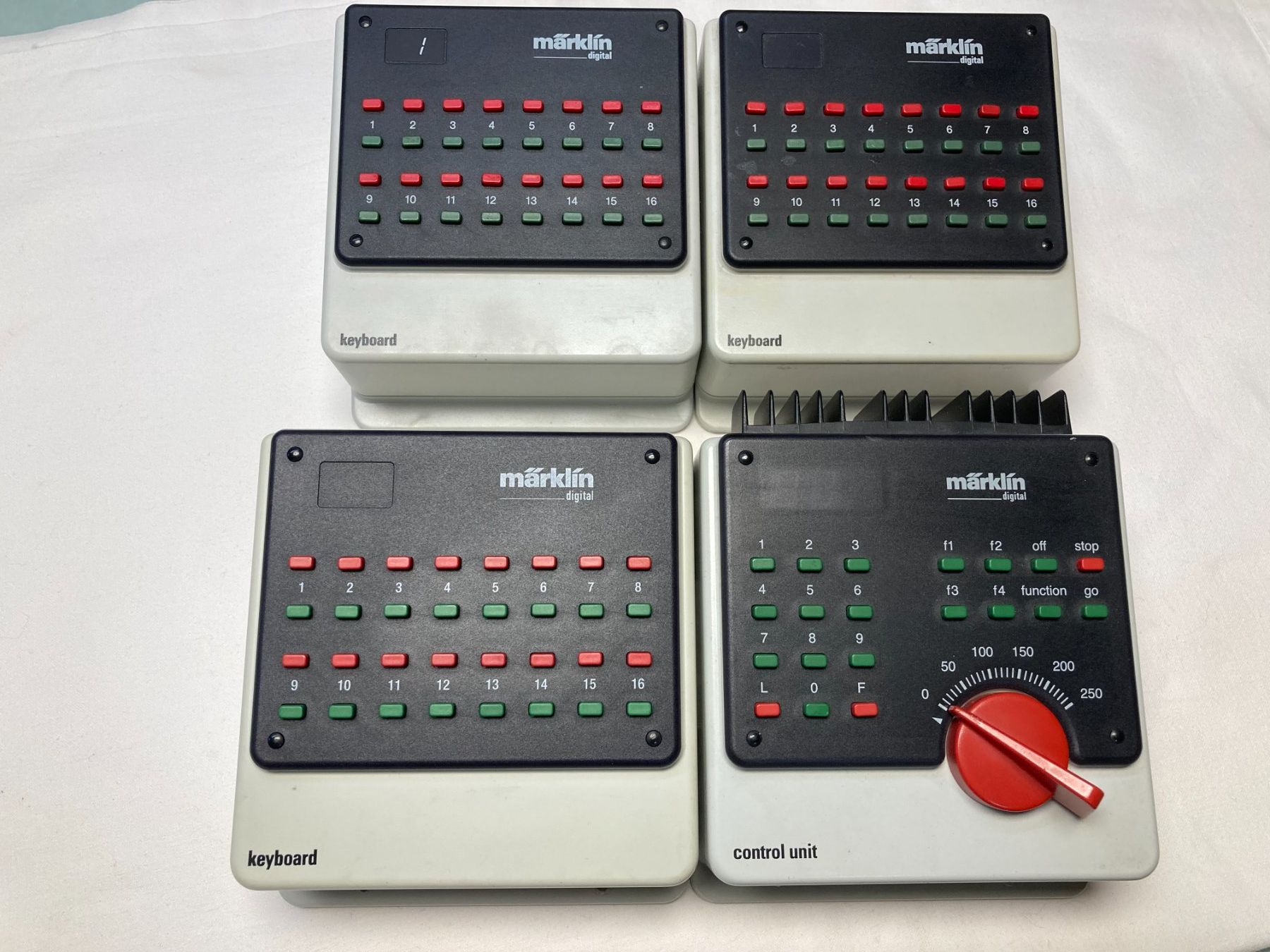 Märklin control unit 6021 plus 3x Keyboard 6040 (Gebraucht) in Sarnen ...