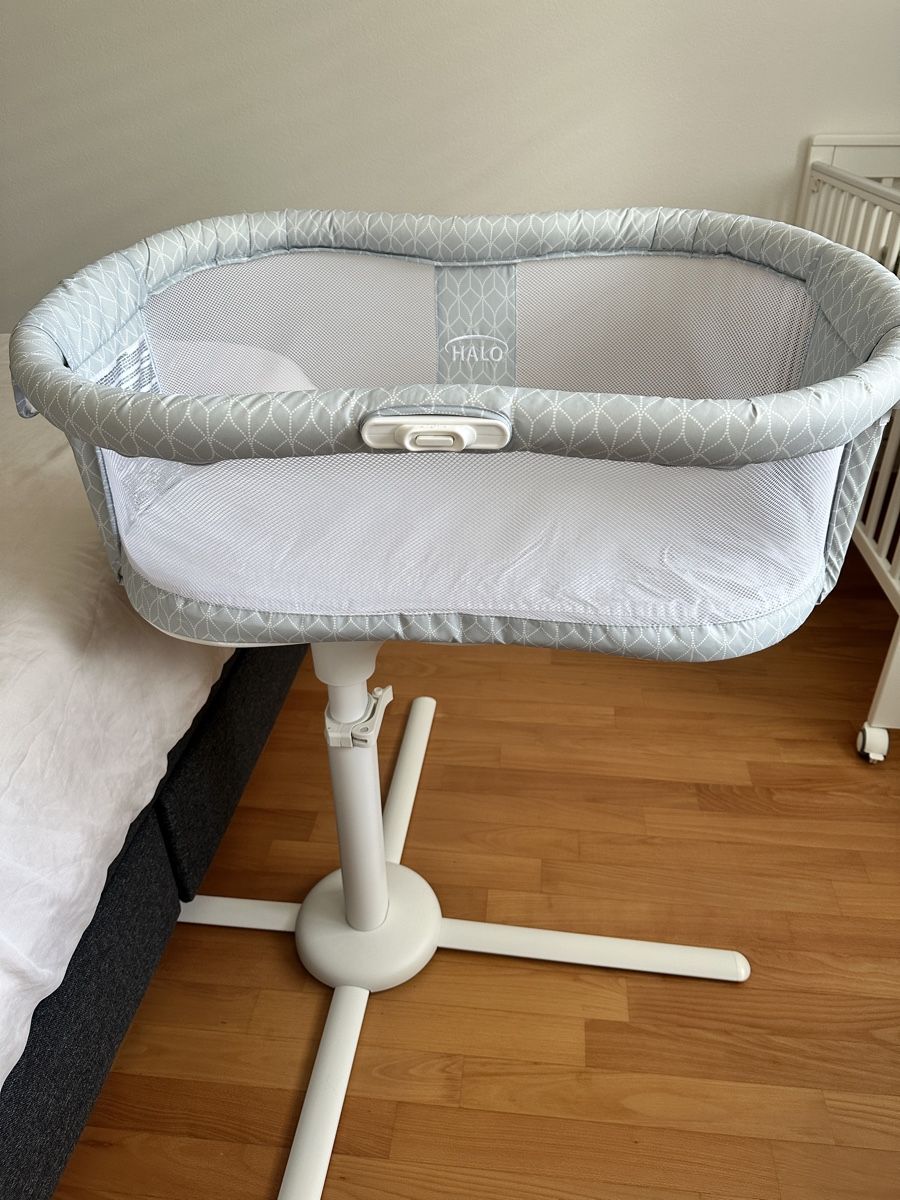 Culle: Halo Swivel Bassinet + 2 fitted sheets – Usato da Muttenz venduto da Hansenasim 2