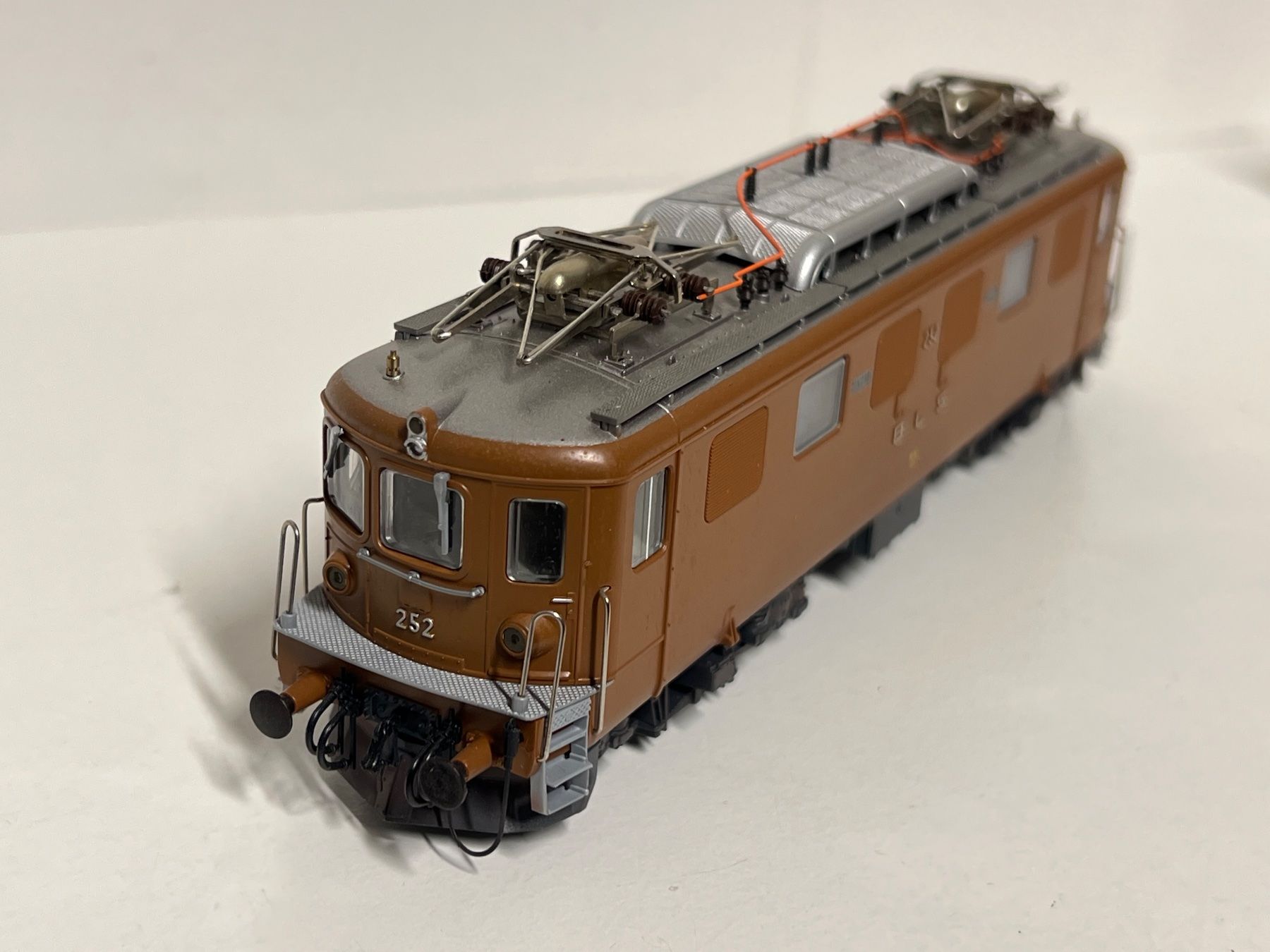 Roco Modelleisenbahnen: Roco Ae 4/4 BLS 252 H0 DC Analog – Gebraucht aus Geroldswil von TopTrain54 3