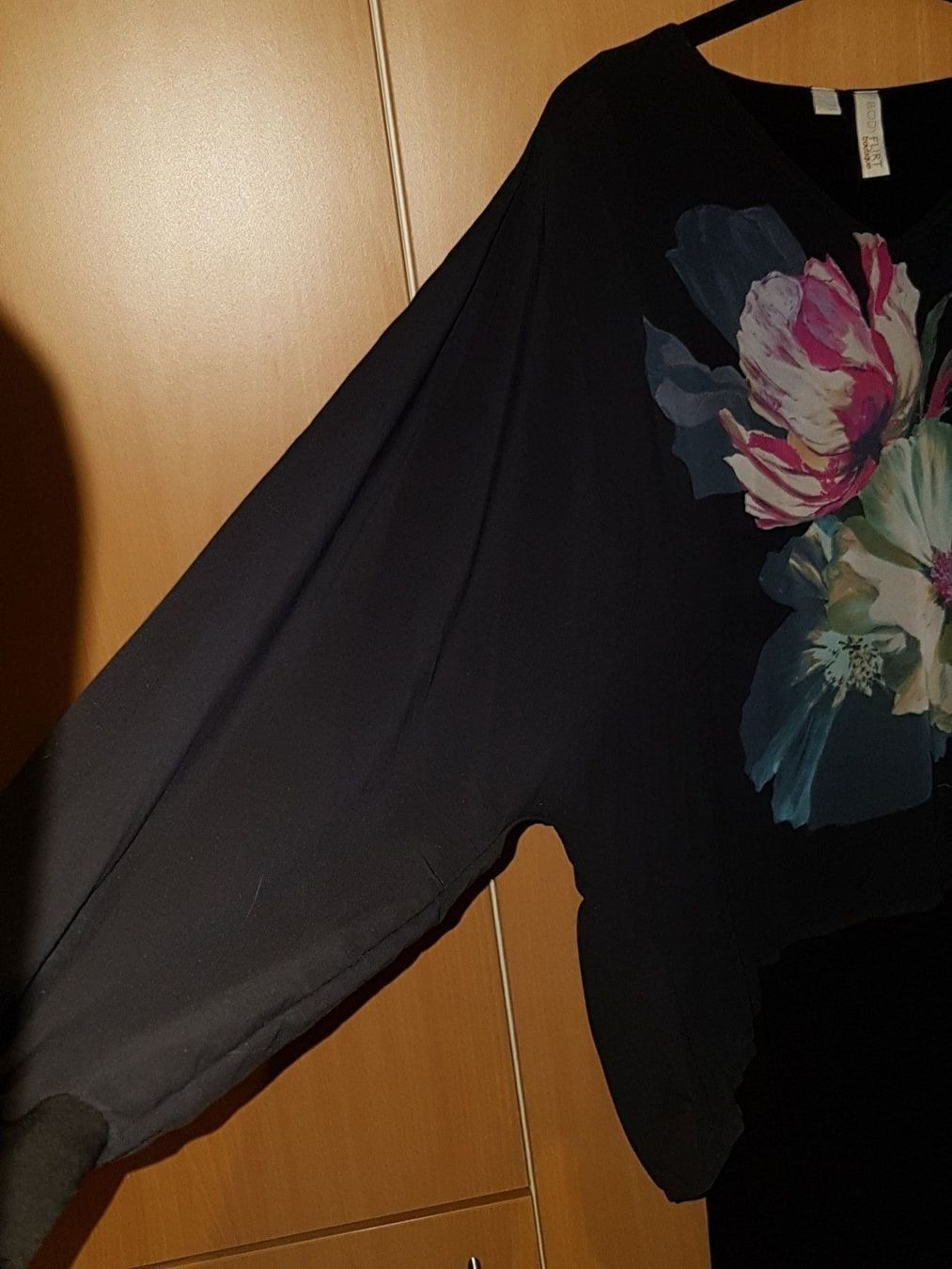 Kleider: Kleid Schwarz mit Blumenblüte  NEU Gr.38 – Neu (gemäss Beschreibung) aus Döttingen von Verkauf 1