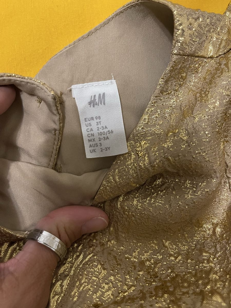 H&M Vestiti & Gonne: festliches goldiges Kleid Gr. 98 – Usato da Suhr venduto da RIE83 1