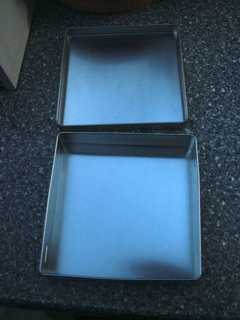 Contenitori & Simili: Quadratische Blechdose / Guetzlidose % – Usato da Nunningen venduto da Ave51 1