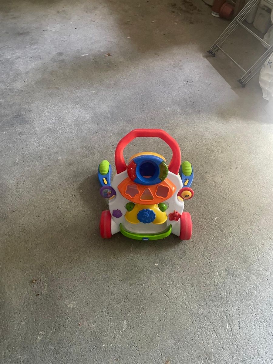 Ausili per la deambulazione: Baby Walker Activity Toy good used condition – Usato da Ostermundigen venduto da kha_q5zx