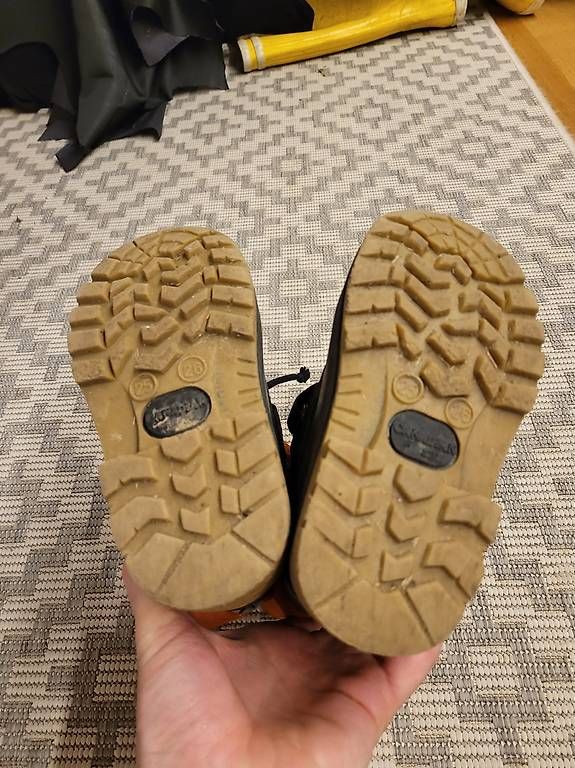 Scarpe per ragazzi: Winterstiefel Gr. 25-26 – Usato da Windisch venduto da roumetm 1