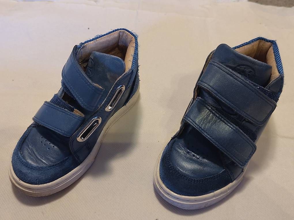 Scarpe per ragazzi: Chaussure enfant taille 25 – Usato da Veyrier venduto da cec_2xq6 1
