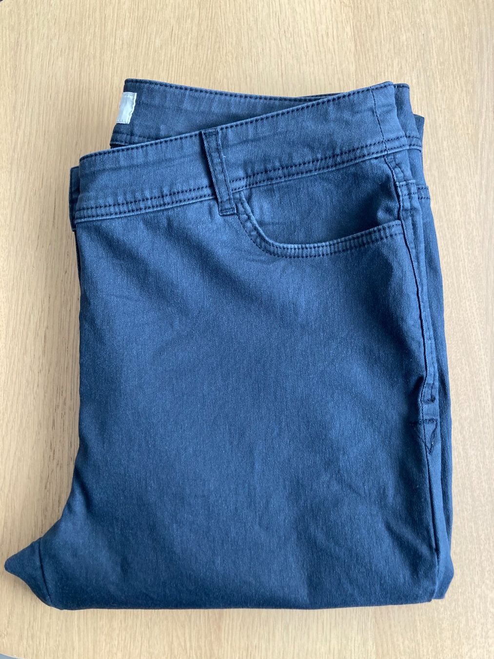 Pantalons: Pantalon aspect "ciré" bleu – D'occasion à Martigny par leb_56qt 3