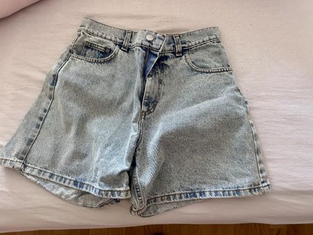 Jeansshorts Naree Gr. M – High Waist – sehr guter Zustand