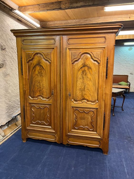 Armoire Antique vaudoise en noyer étoile 18ème suisse Acheter sur Ricardo