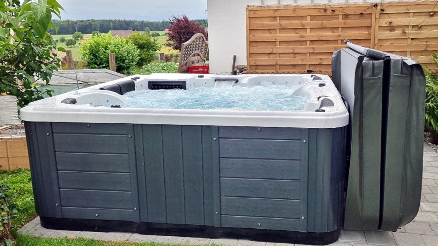 Whirlpool: Outdoor Whirlpool Infinity Gozo Speciale – Nuovo e nell'imballaggio originale da Grenchen venduto da Wellnesspools 5