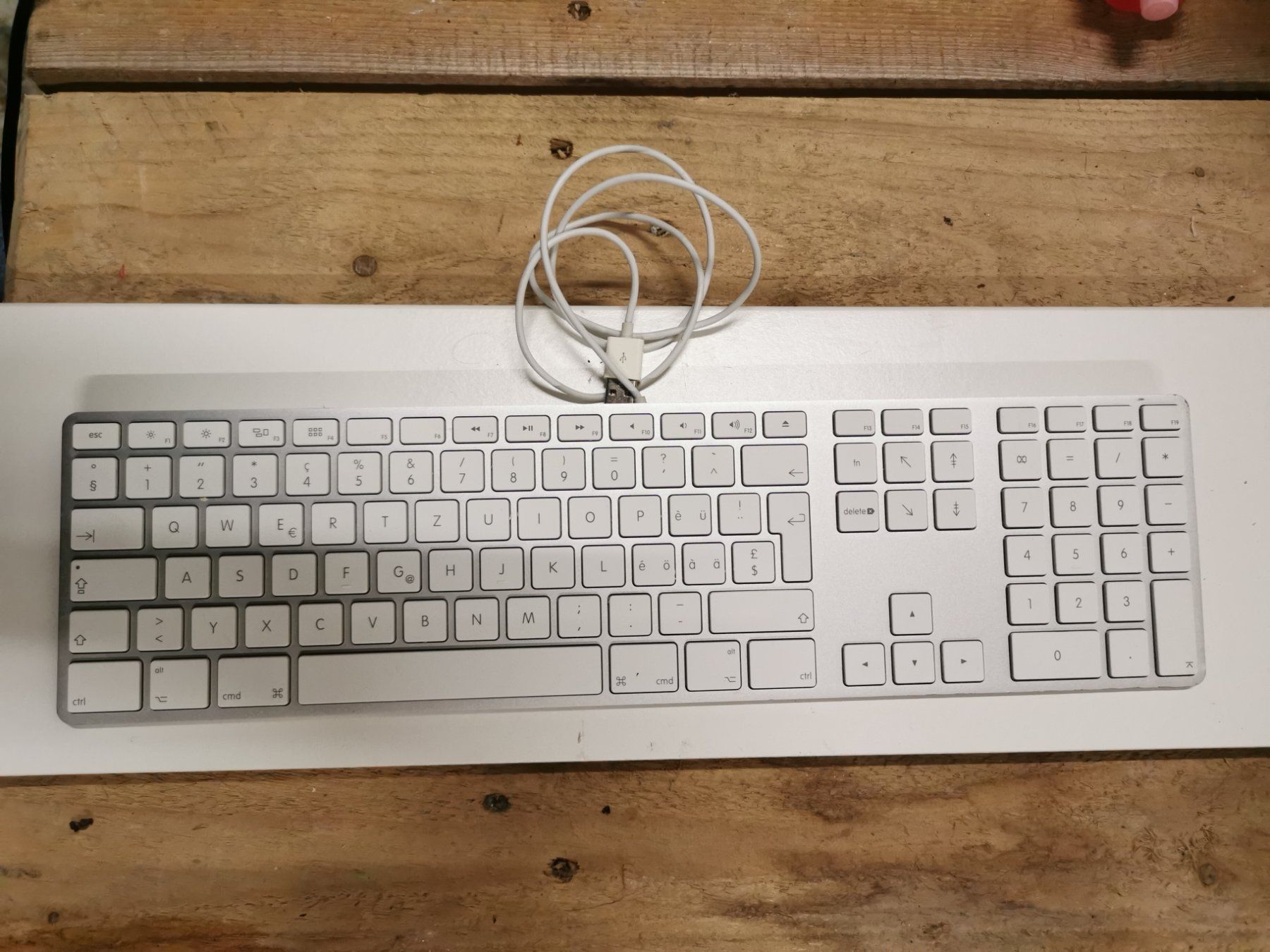 Apple Tastaturen: Apple Keyboard QWERTZ - CH Layout - Top Zustand – Neu (gemäss Beschreibung) aus Zürich von