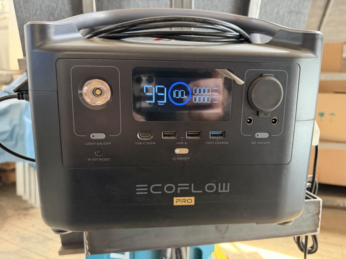 Ecoflow Dispositivi a energia solare: EcoFlow River Max Powerstation mit Solarpanel  – Usato da Kloten venduto da Thobu1 1