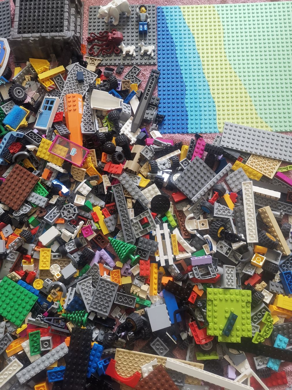 Lego Giocattoli: Lego Mix knapp 2 Kilo mit Strandplatte usw – Usato da Effretikon venduto da Superkarin7
